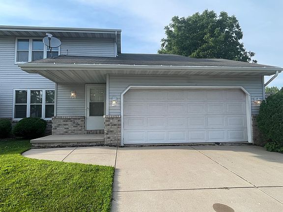 2nd image of 934 Estes Dr