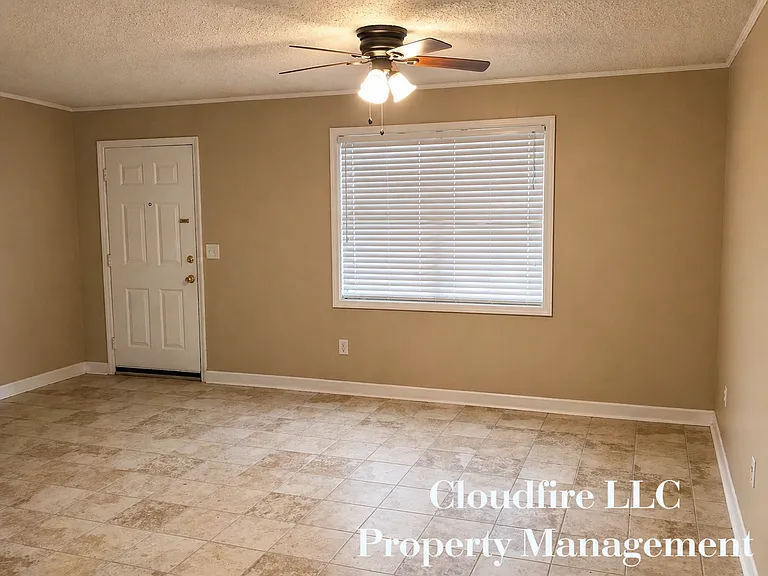 232 James Cir — Photo 2