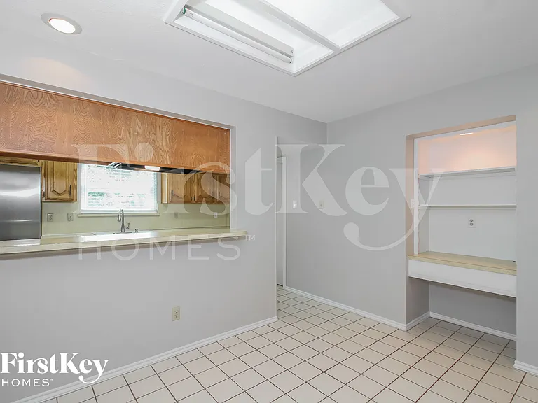 1113 Wood Creek Cir — Photo 6