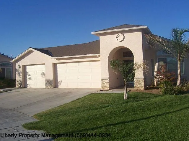 4536 W Oslin Ave photo 1