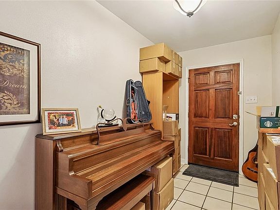 4th image of 1601 Rue Lemans