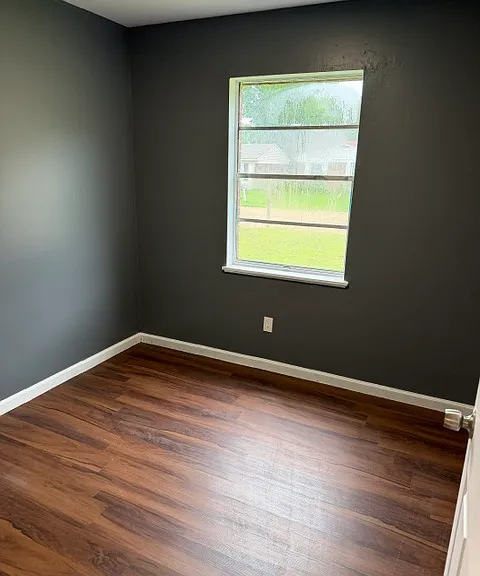 838 Sherwood Dr — Photo 2