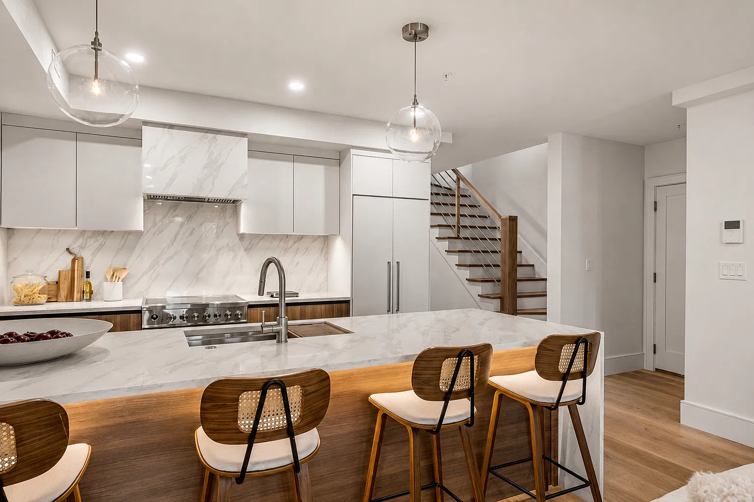4 bed, 3.5 bath, 1852 sqft, $7,850 — Photo 4
