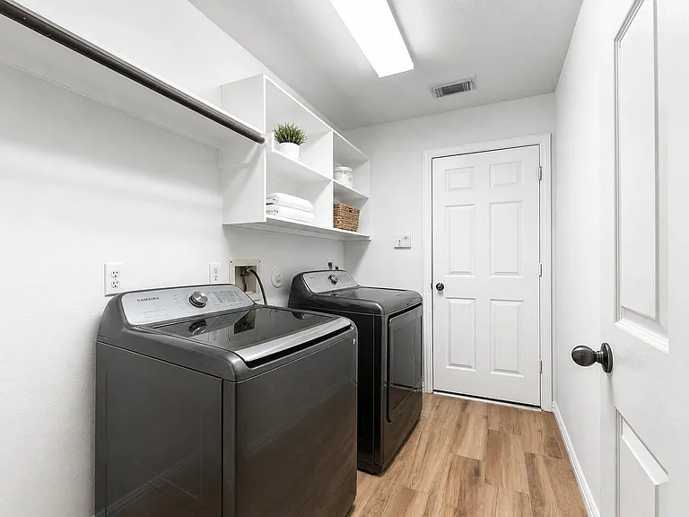 28259 Daystrom Ln — Photo 38