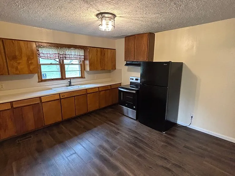 6617 Brackett Rd — Photo 17