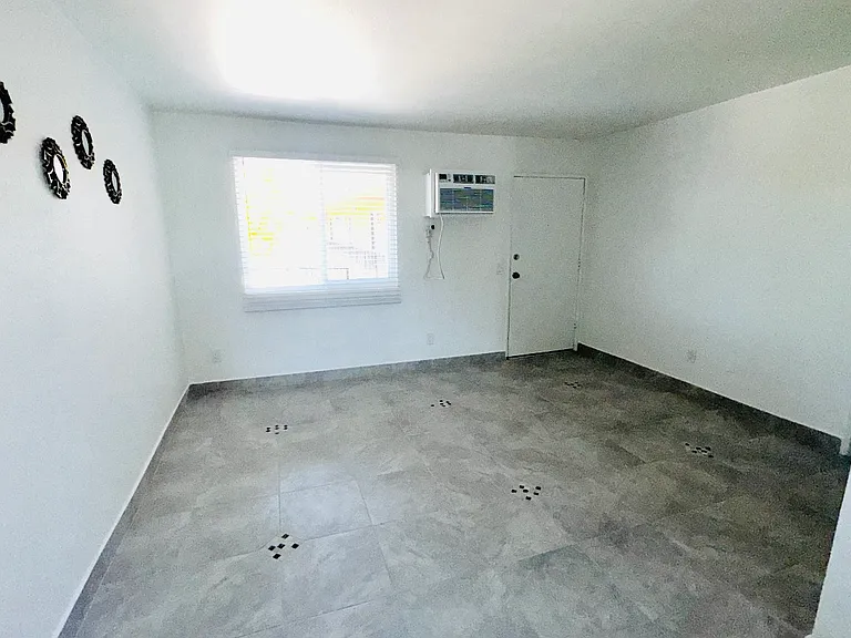 7116 Milwood Ave — Photo 4
