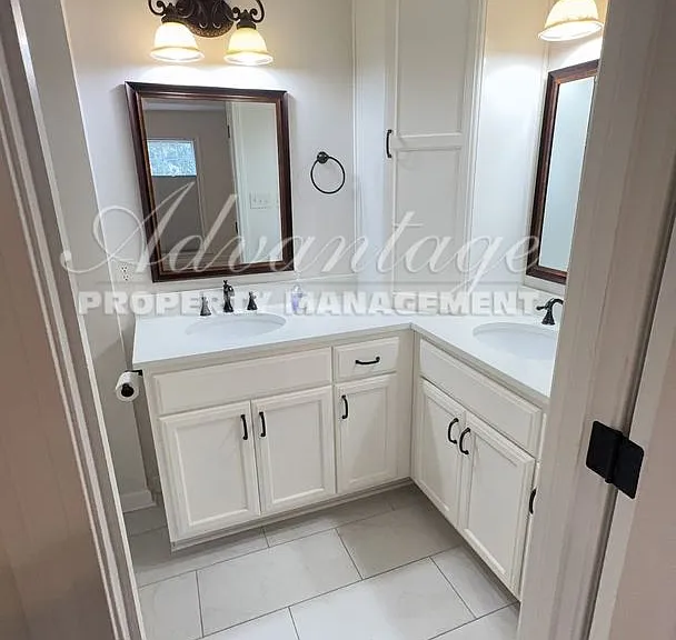 7253 Stamford Dr — Photo 12