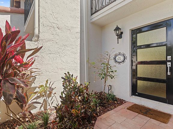 5th image of 825 SE 2nd Street #825