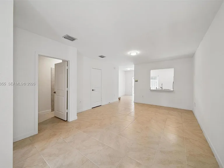 441 NE 4th Ln — Photo 3