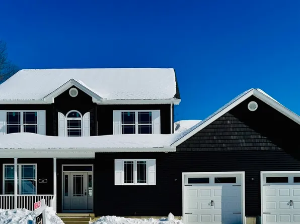 81 W Crystal Brook Dr, Springfield, MA 01118