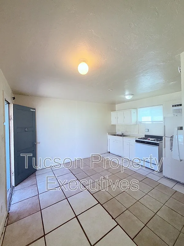 Studio, 1.0 bath, 400 sqft, $750 — Photo 2