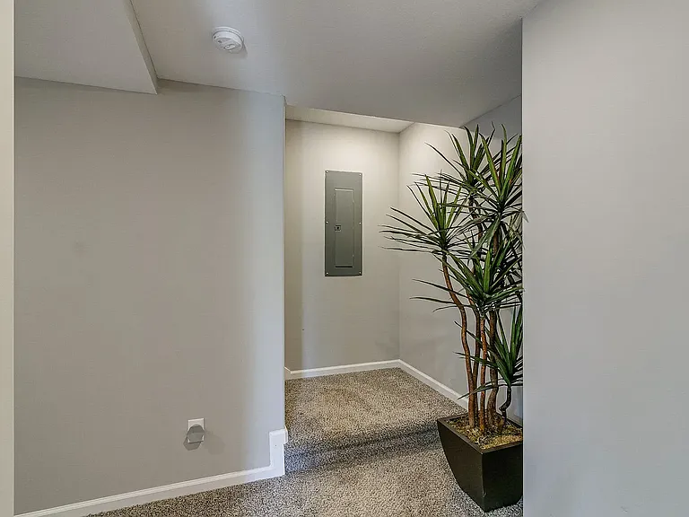 924 E Happy Hollow Dr — Photo 13