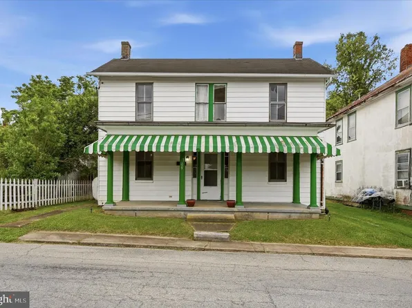 309 W Academy St, Charles Town, WV 25414