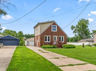 6412 Washington Ave, Windsor Heights, IA 50324