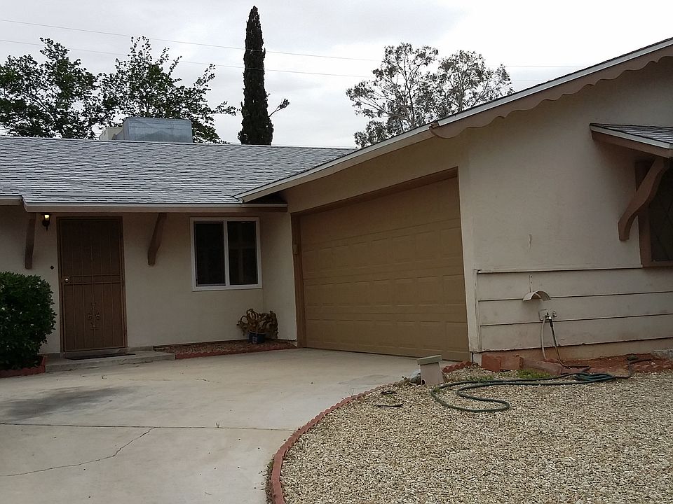 Attached 2 car garage