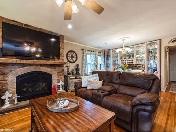 3rd image of 122 Parma Rd APT 2