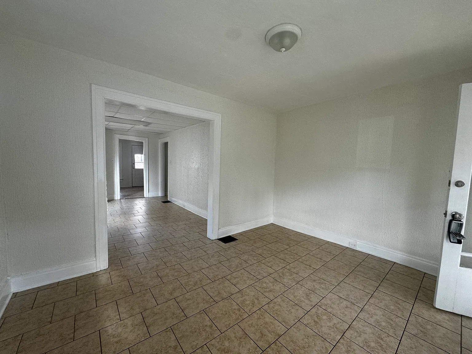 333 Pleasant Ave — Photo 2
