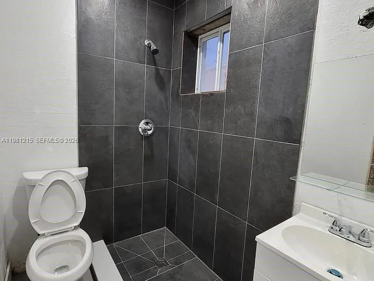 734 SW 4th St #6 — Photo 9