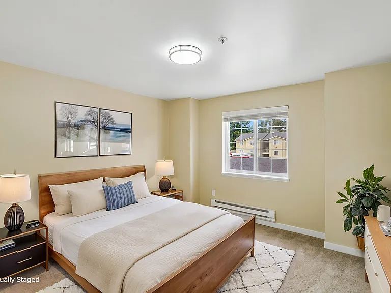 Sunset Highlands Apartments — Photo 37