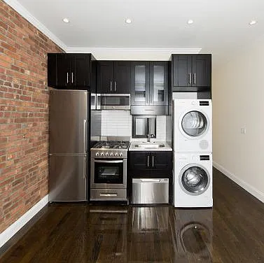 210 E 95th St #3B