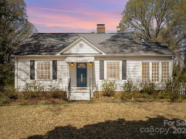 7122 Tuckaseegee Rd, Charlotte, NC 28214