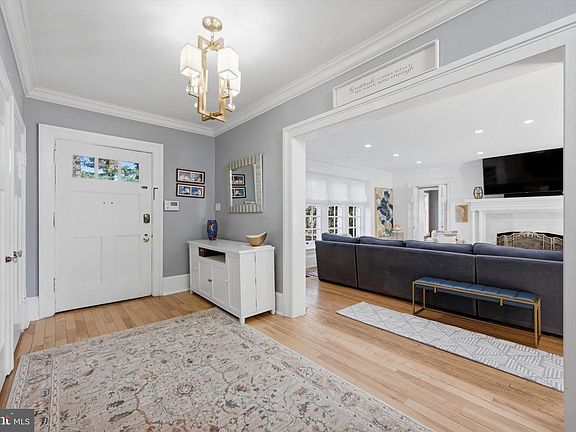 3rd image of 305 Wister Rd