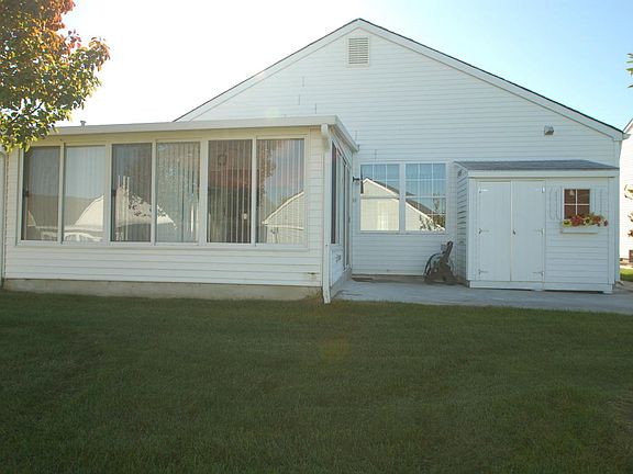 3rd image of 56 Portsmouth Dr