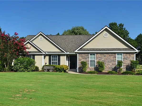 711 Annslee Ct, Loganville, GA 30052