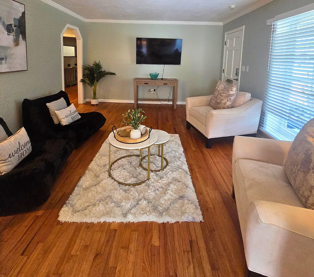 3 bed, $2,300 — Photo 3
