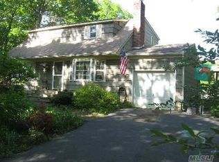 79 Woodlot Rd, Ridge, NY 11961