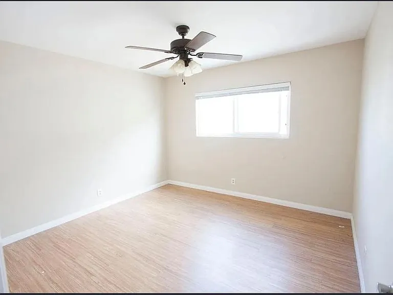 21103 Donora Ave #C — Photo 2