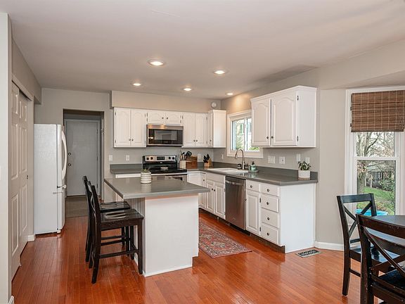 2nd image of 6750 Treeridge Dr