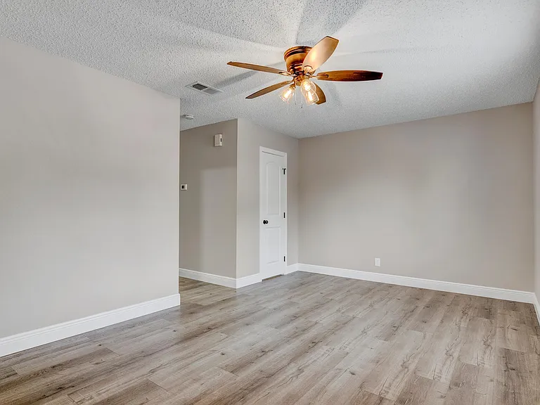 1885 North St #14 — Photo 5