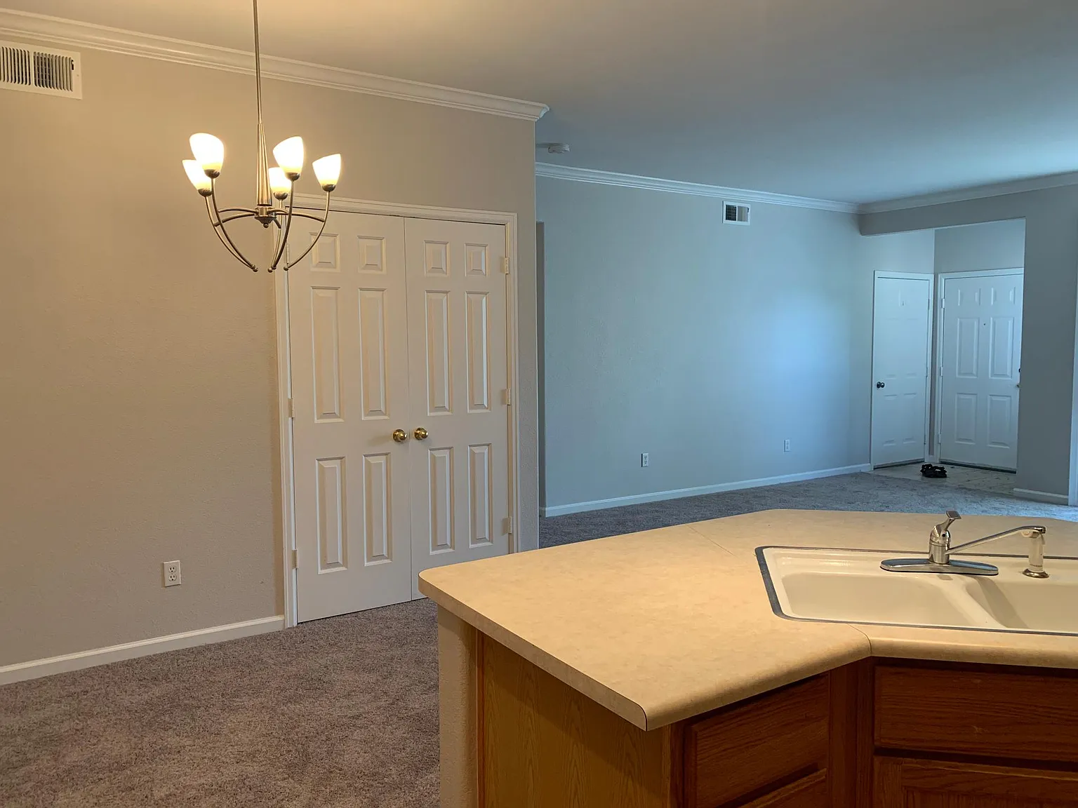 2 bed, 1021 sqft, $2,100 — Photo 4