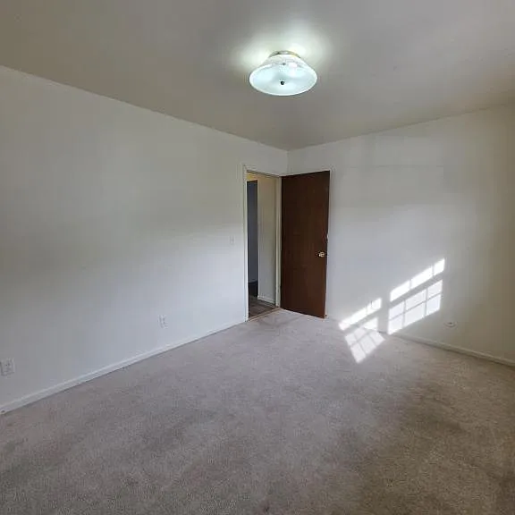 383 W 12th St — Photo 10