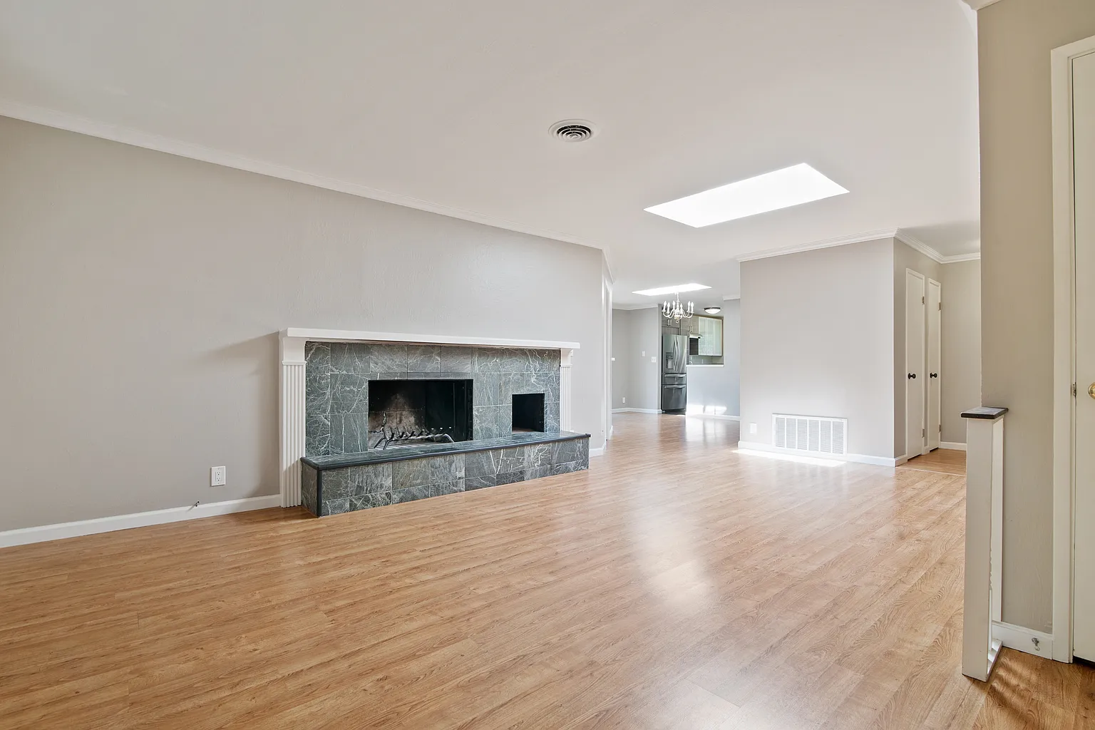 1059 El Centro Ave APT 4 photo 1