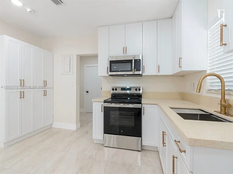 3228 NW 11th Ave — Photo 14
