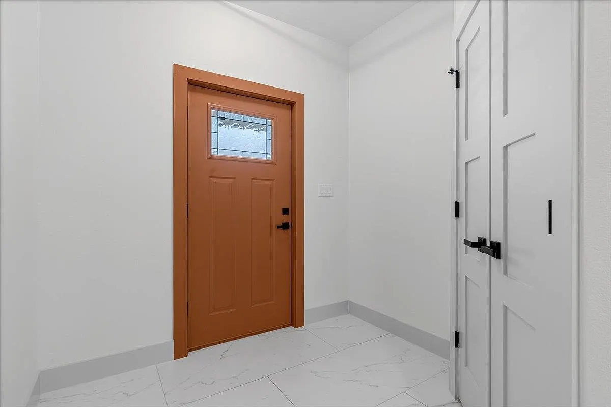3 bed, 2.5 bath, 1450 sqft, $1,850 — Photo 4