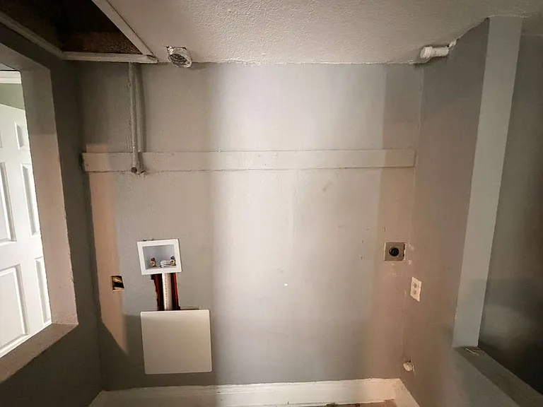 2621 Lawrence Ave #2 — Photo 7