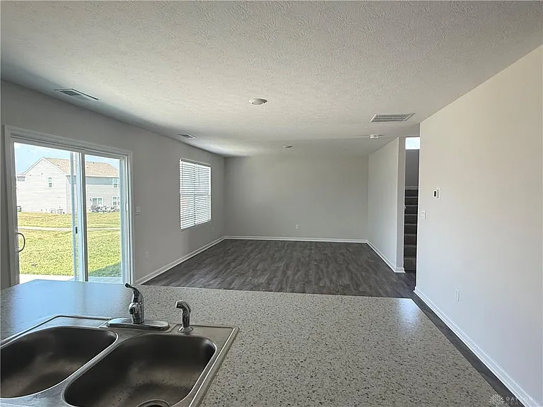 1460 Camden Ln — Photo 5