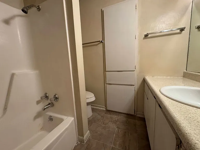 4504 Chase Cir — Photo 26