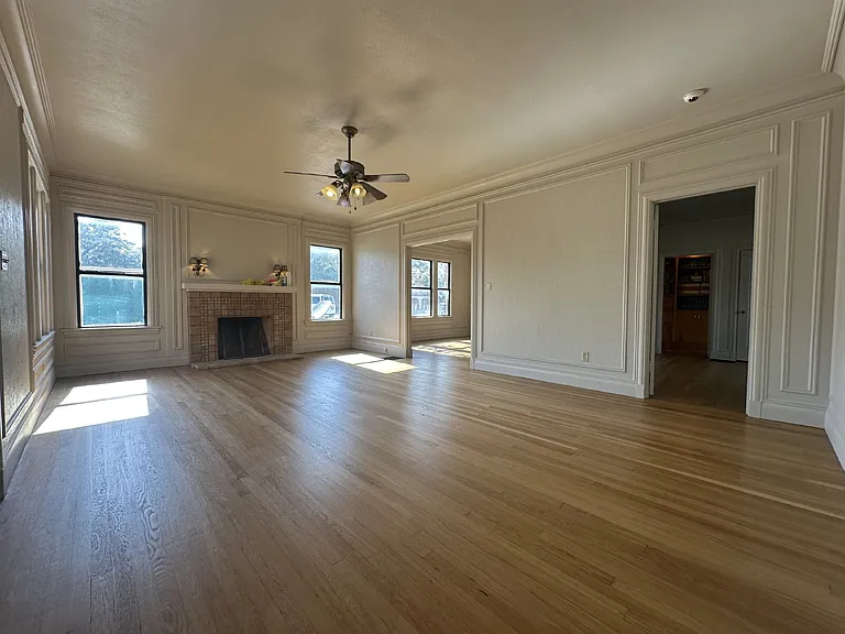 1902 Broadway St — Photo 11