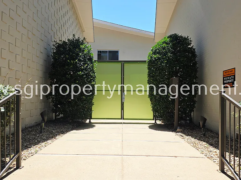 4616 W Lovers Ln — Photo 20