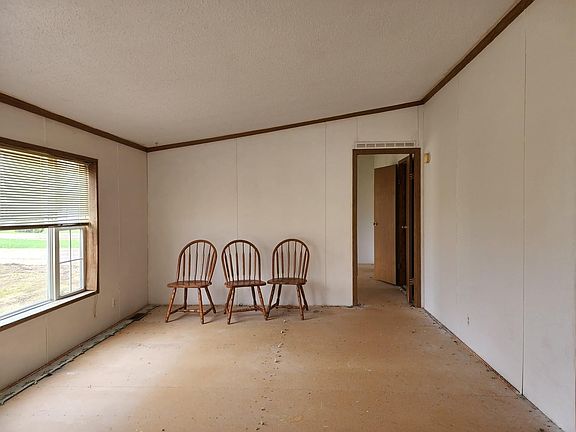 3rd image of 10923 W Lakeshore Dr