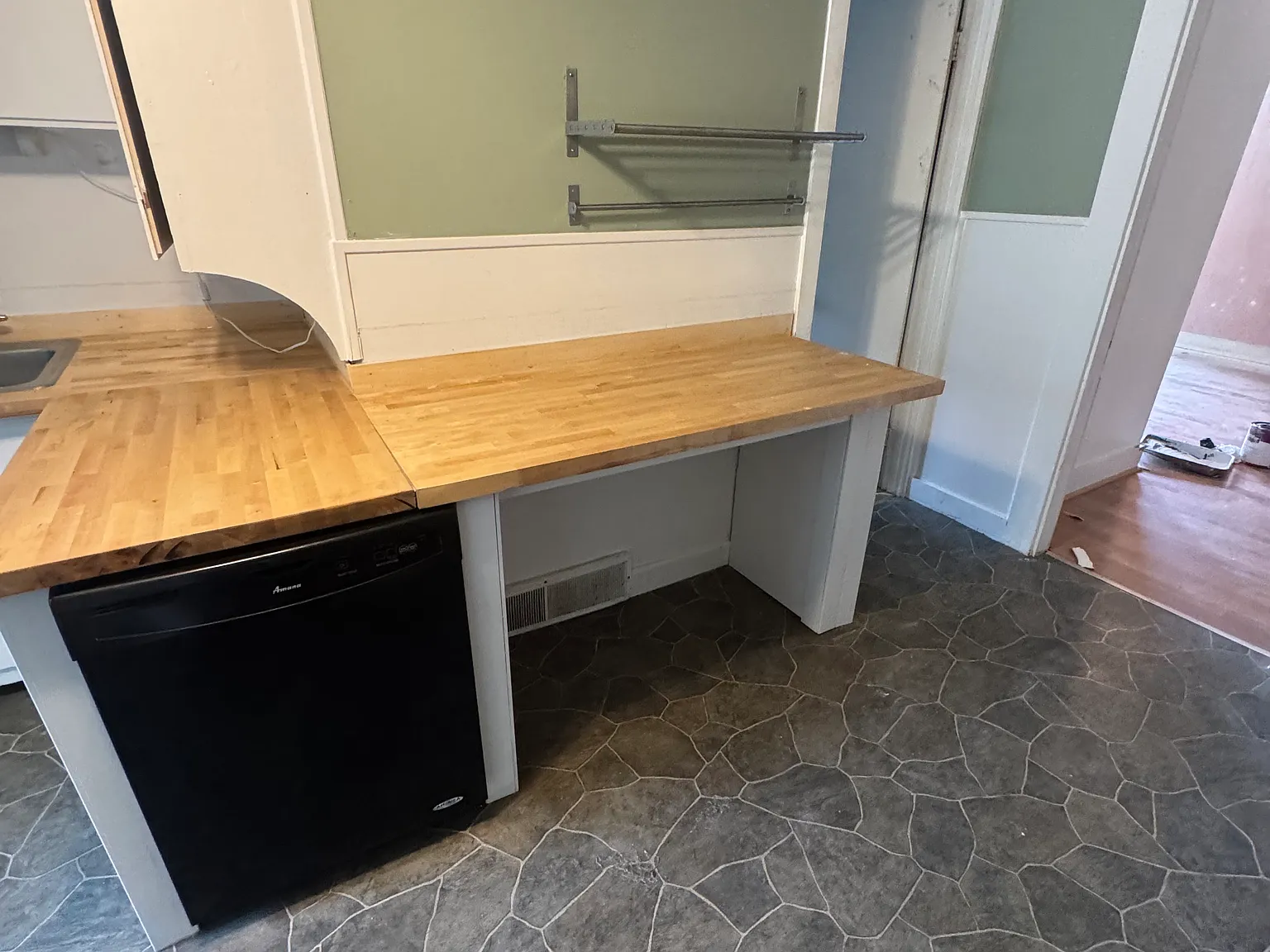 3 bed, 1200 sqft, $1,800 — Photo 3