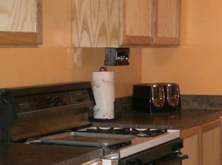 422 N 6th St, Elwood, IN 46036