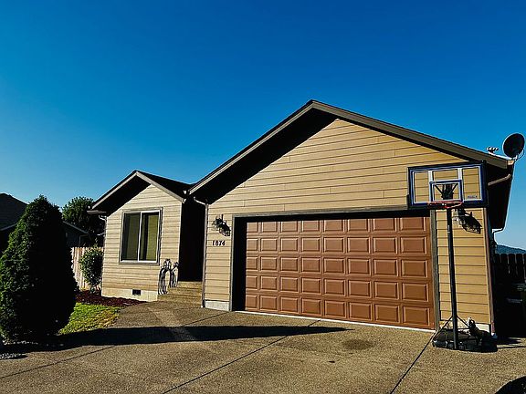 2nd image of 1874 NE Sunset Loop Dr
