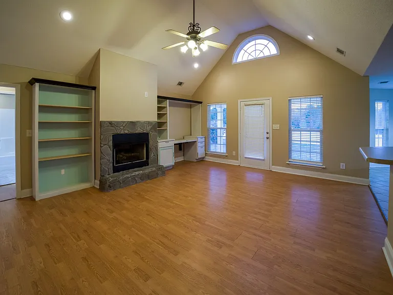 211 Silk Tree Trce — Photo 26