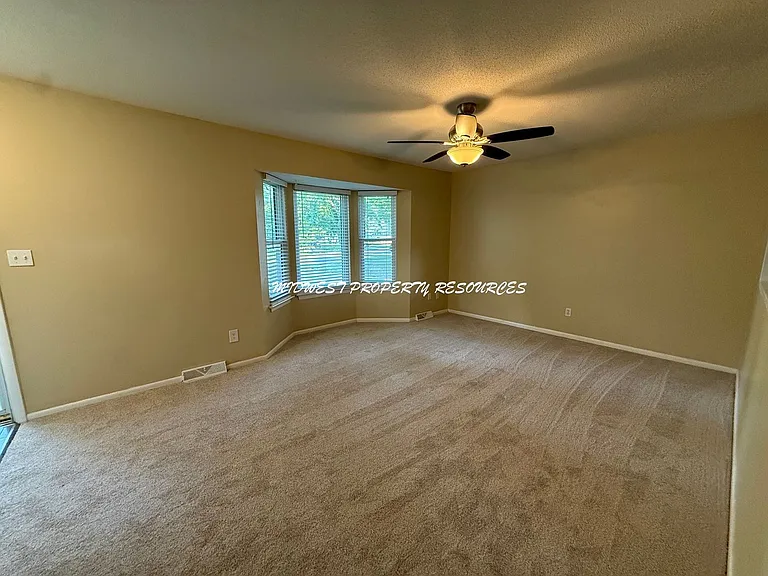 1100 NE Columbus St — Photo 4