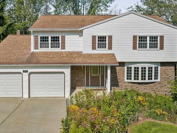 1704 Campus Dr, Vestal, NY 13850